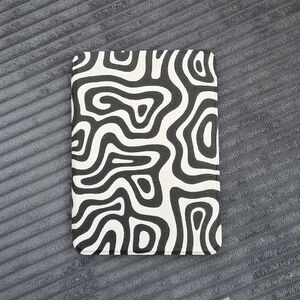 BNIB Abstract Black and White Patterned Kindle Cover